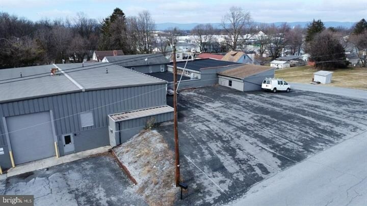 More Photos Of 122 Beech St, Carlisle Light Distribution For Lease