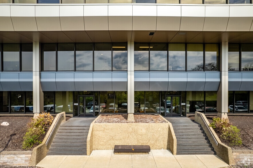 More Photos Of 400 Holiday Dr, Pittsburgh Office For Sale