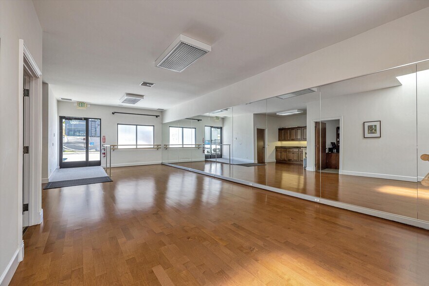 More Photos Of 1160 El Camino Real, San Carlos Office For Sale