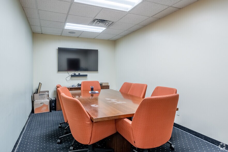More Photos Of 40 Galesi Dr, Wayne Office For Lease