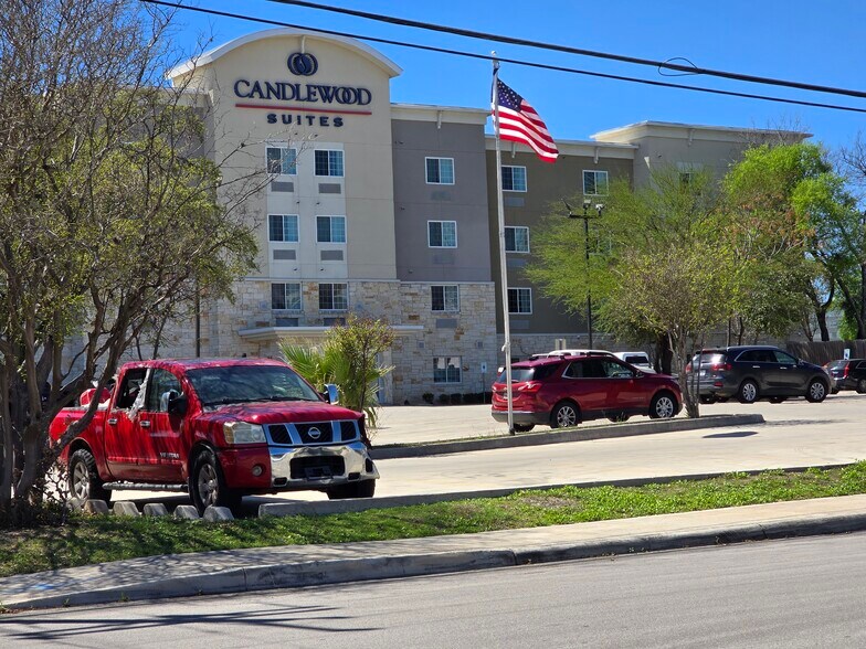 More Photos Of 10000 McCullough Ave, San Antonio Distribution For Sale