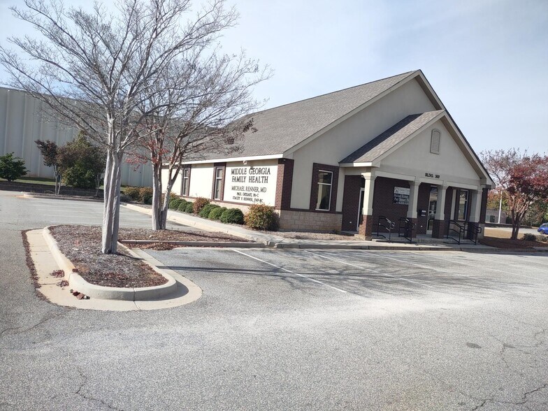 More Photos Of 140 Osigian Blvd, Warner Robins Specialty For Lease