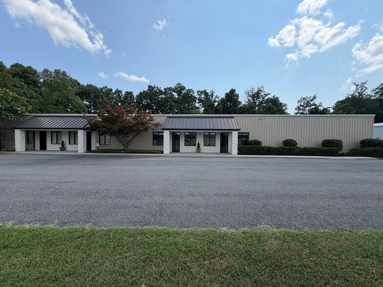 More Photos Of 12719 E Lynchburg Salem Tpke, Forest Flex For Lease