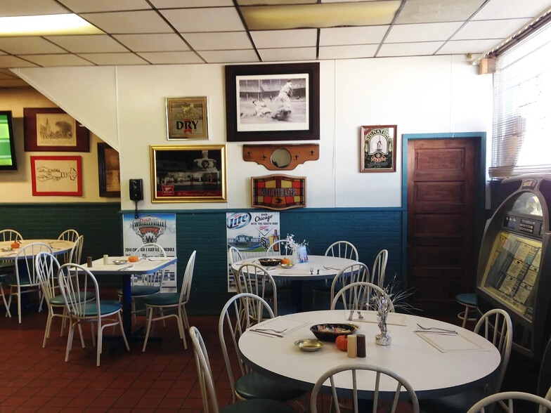 More Photos Of 4 Davis St, Hamlet Restaurant For Sale