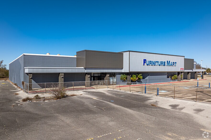 Primary Photo Of 9921 I-10 Service Rd, New Orleans Freestanding For Lease