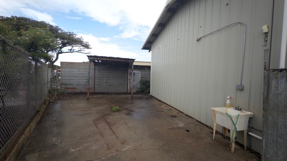 More Photos Of 500 Alakawa St, Honolulu Warehouse For Lease