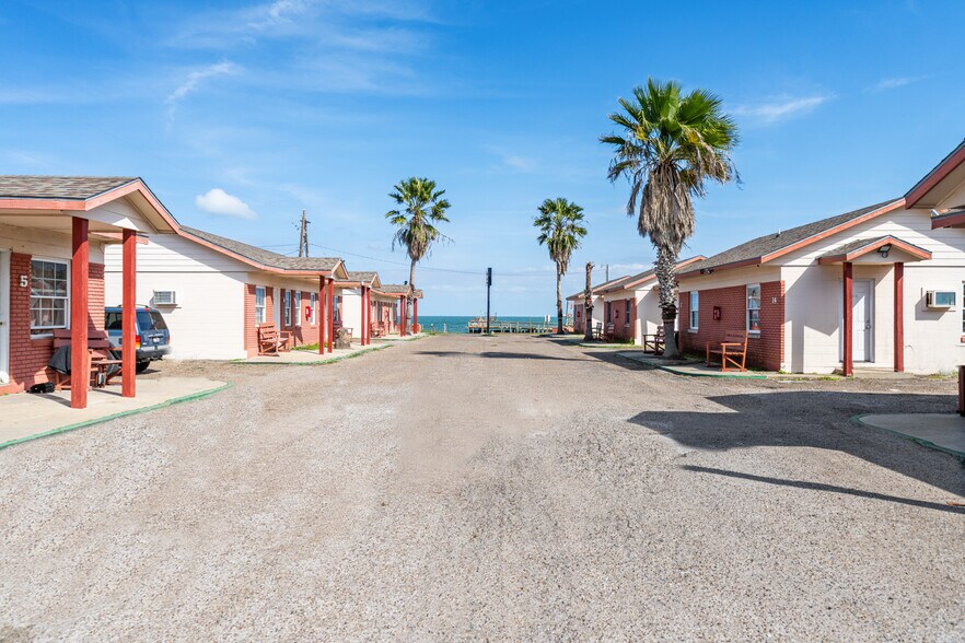 More Photos Of 309 S Fulton Beach Rd, Rockport Hotel For Sale