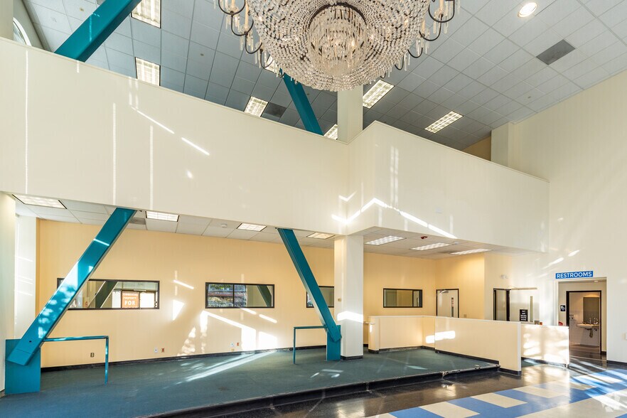 More Photos Of 1098 Valencia St, San Francisco Office For Lease