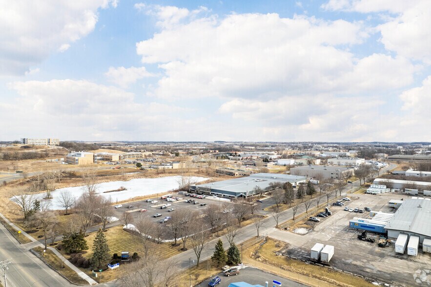 More Photos Of 2537 Daniels St, Madison Office For Lease