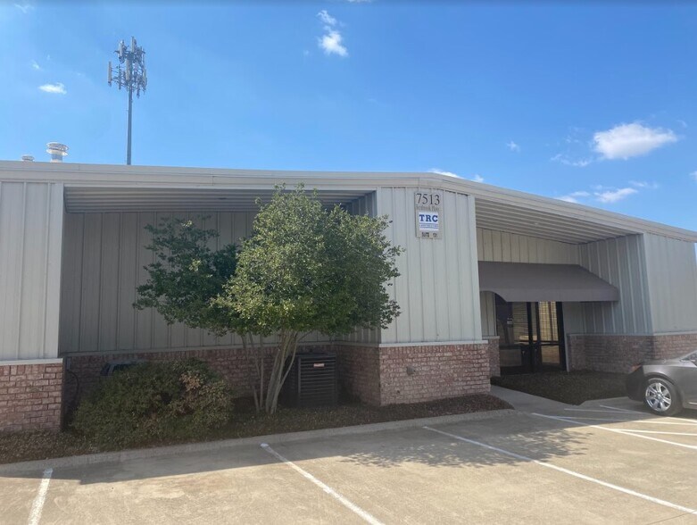 More Photos Of 7513 Benbrook Pky, Benbrook Unknown For Lease