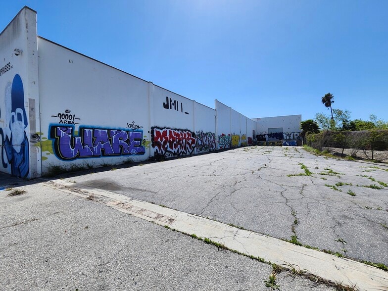 More Photos Of 13501 S Main St, Los Angeles Warehouse For Sale