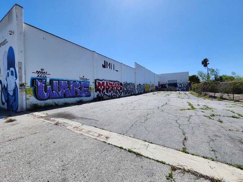 More Photos Of 13501 S Main St, Los Angeles Warehouse For Lease