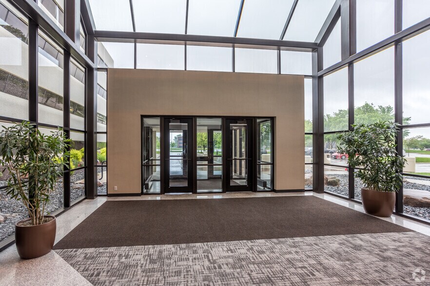 More Photos Of 4350 Westown Pky, West Des Moines Office For Lease