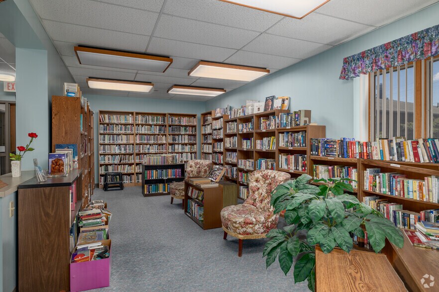 More Photos Of 39 N Portage Path, Akron Shelter For Sale