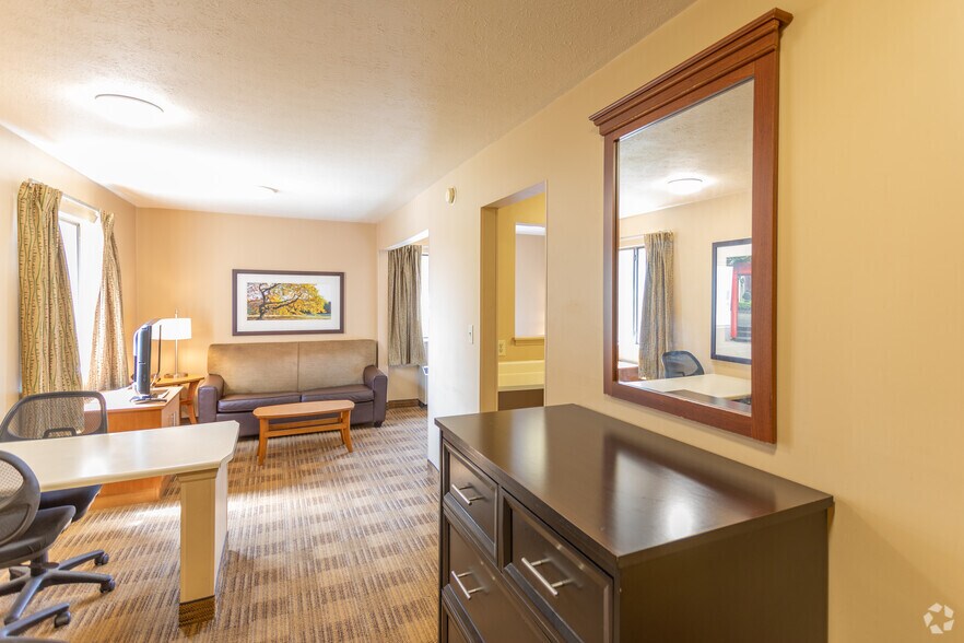 More Photos Of 9801 Bunsen Way, Louisville Hotel For Sale