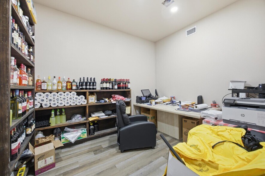 More Photos Of 9805 Jacksboro Hwy, Fort Worth Freestanding For Sale