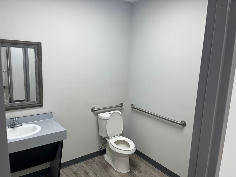 More Photos Of 1420 Redi Rd, Cumming Warehouse For Lease