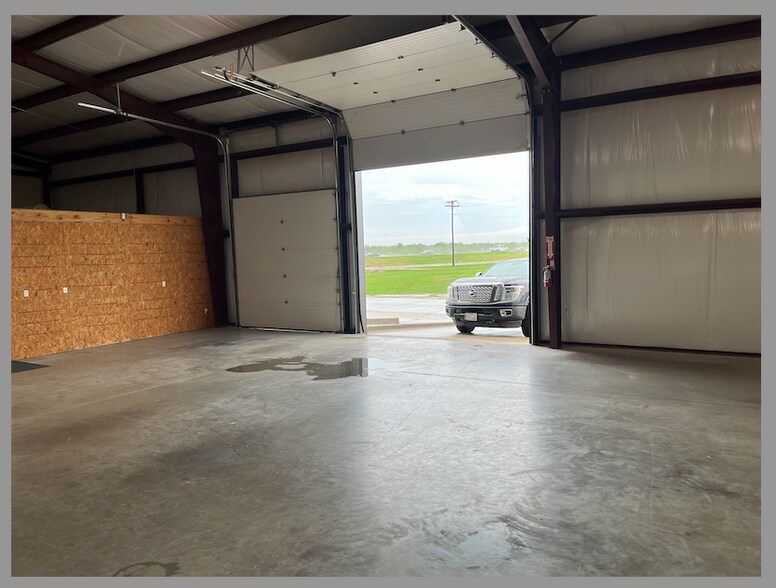 More Photos Of 1472-1482 Champion Rd, Terrell Warehouse For Lease