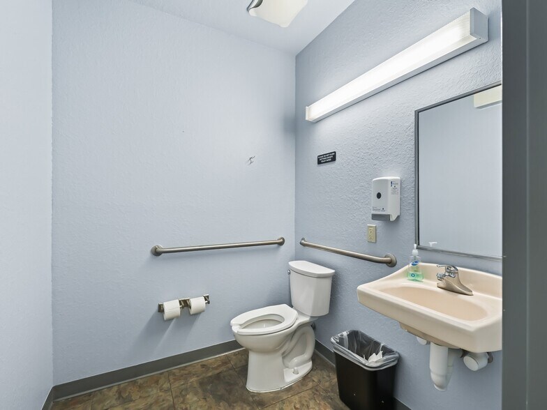 More Photos Of 1503 Buenos Aires Blvd, The Villages Medical For Lease