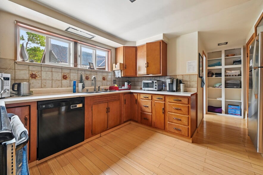 More Photos Of 2402 N Nevada Ave, Colorado Springs Freestanding For Sale