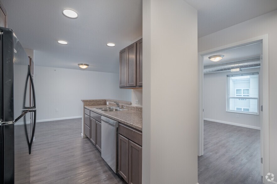 More Photos Of 2300 Hastings Ave, Newport Apartments For Lease