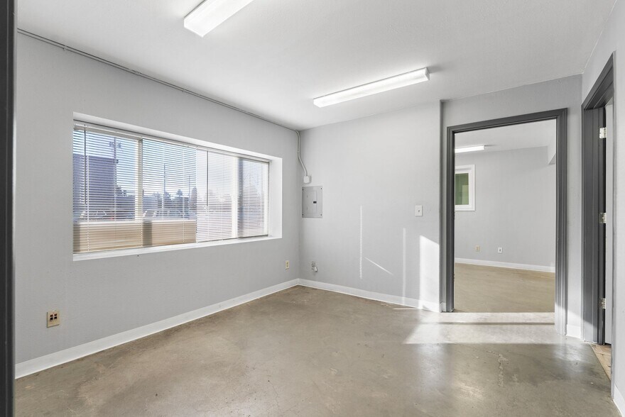 More Photos Of 80 E Wilbur Ave, Coeur d'Alene Service For Lease