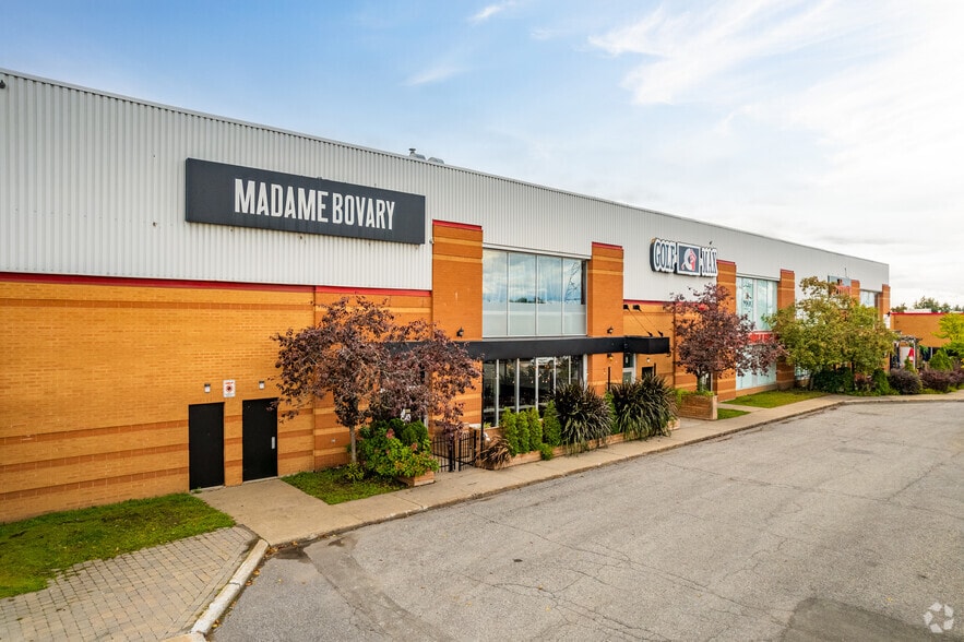 More Photos Of 20 Boul de Mortagne, Boucherville General Retail For Lease