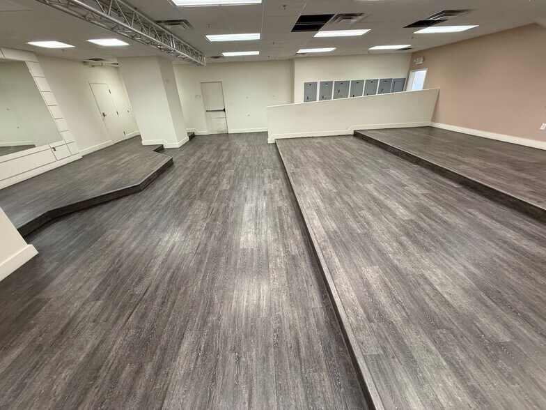 More Photos Of 537 W University Pky, Orem Freestanding For Lease