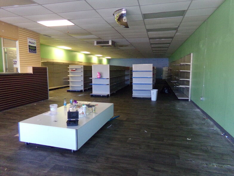 More Photos Of 4839-4925 Jonesboro Rd, Forest Park Storefront For Lease