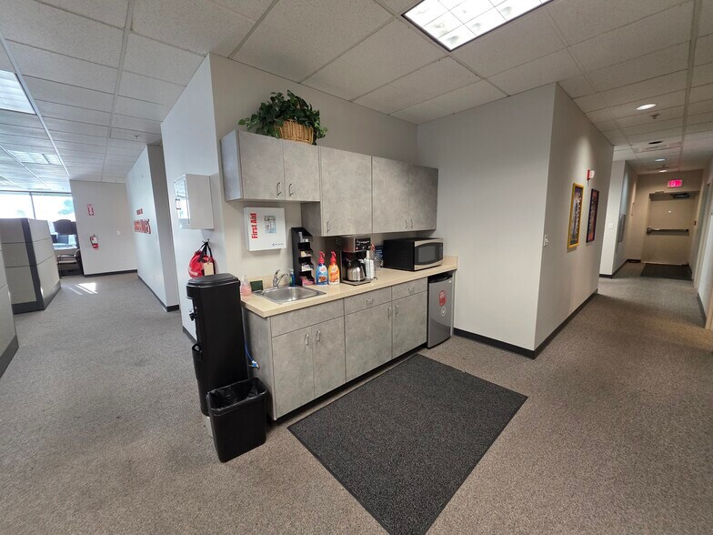 More Photos Of 1009 N Center Pky, Kennewick Office For Lease