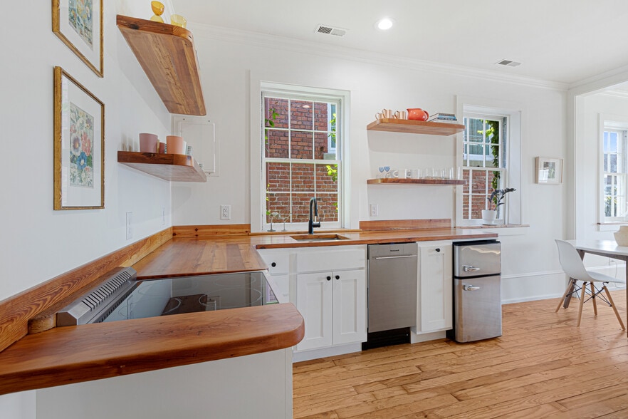 More Photos Of 119 Turner St, Beaufort Storefront Retail Office For Sale