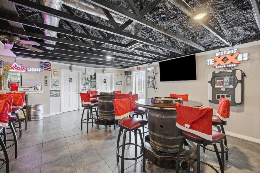 More Photos Of 9805 Jacksboro Hwy, Fort Worth Freestanding For Sale