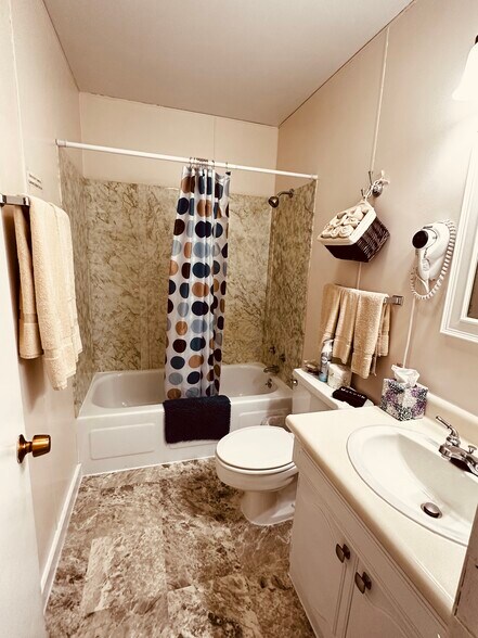 More Photos Of 107 E Main St, Bison Hotel For Sale