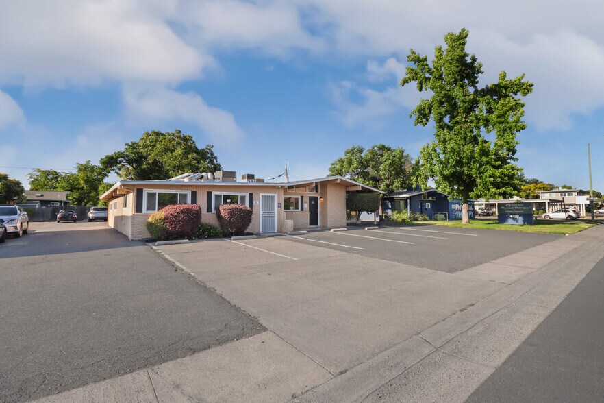 More Photos Of 4731 El Camino Ave, Carmichael Office For Sale