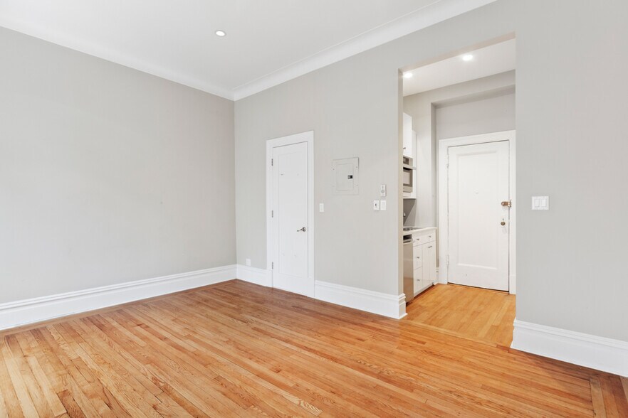 More Photos Of 833 Madison Ave, New York Storefront Retail Residential For Lease