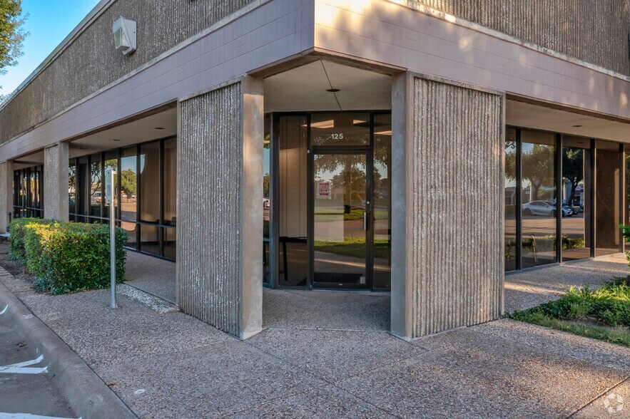 More Photos Of 640 International Pkwy, Richardson Unknown For Lease