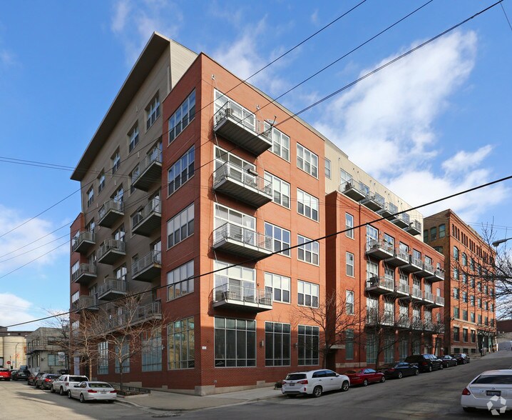 More Photos Of 824 W Superior St, Chicago Office Residential For Sale