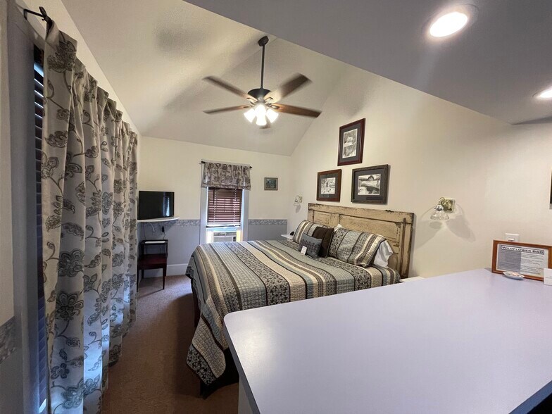 More Photos Of 100 E Washington St, Mountain View Hospitality For Sale