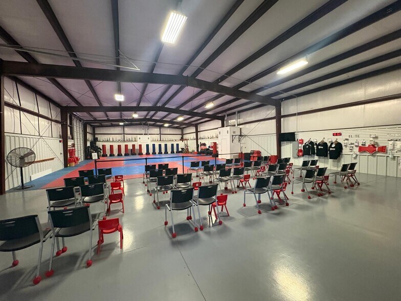 More Photos Of 2800 Global Pky, Midwest City Warehouse For Lease