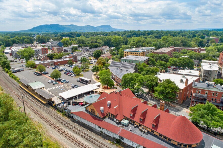 More Photos Of 2 Gleason Plz, Northampton General Retail For Lease