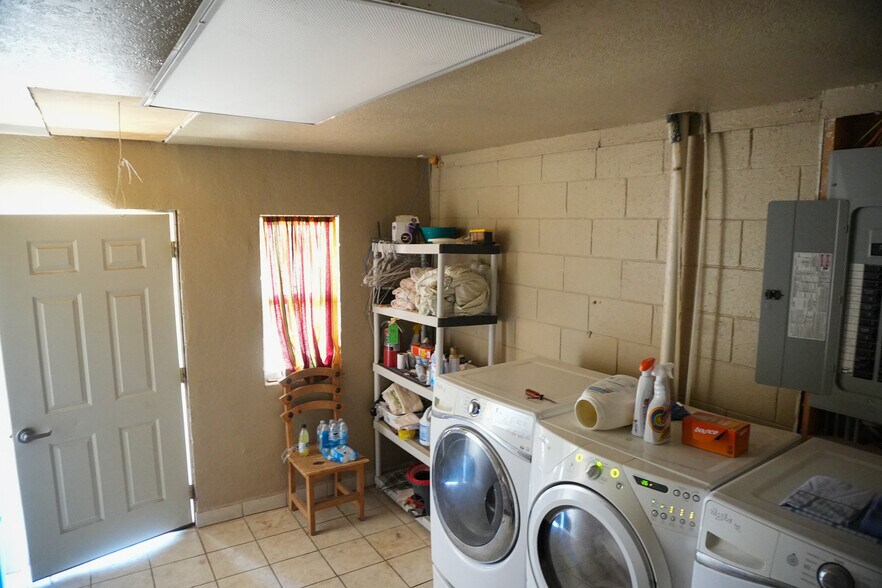 More Photos Of 1122 Douglas Ave, Beaver Hotel For Sale