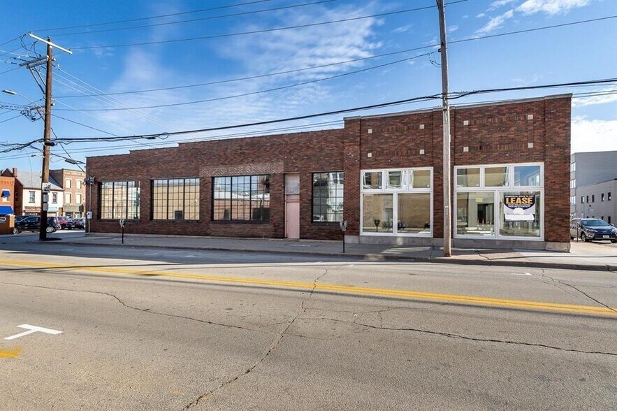 More Photos Of 1084 Iowa St, Dubuque Light Manufacturing For Lease
