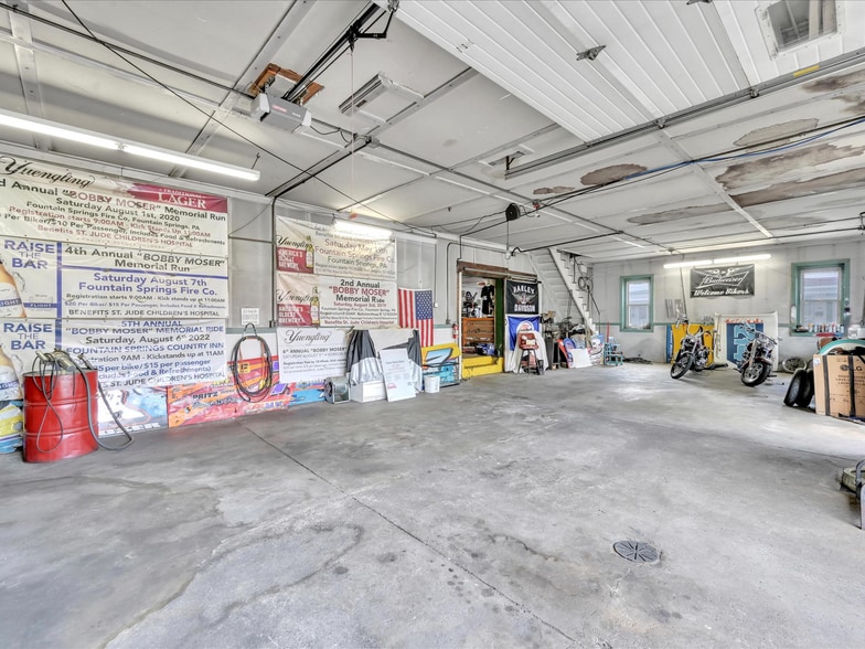 More Photos Of 39 E Walnut St, Ashland Auto Repair For Sale