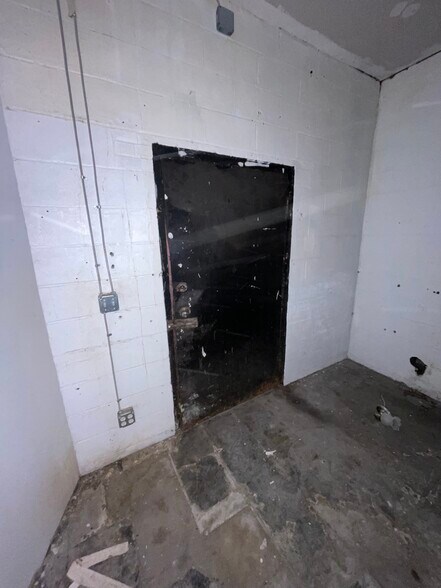 More Photos Of 1706 Hayden Ave, East Cleveland Auto Dealership For Sale