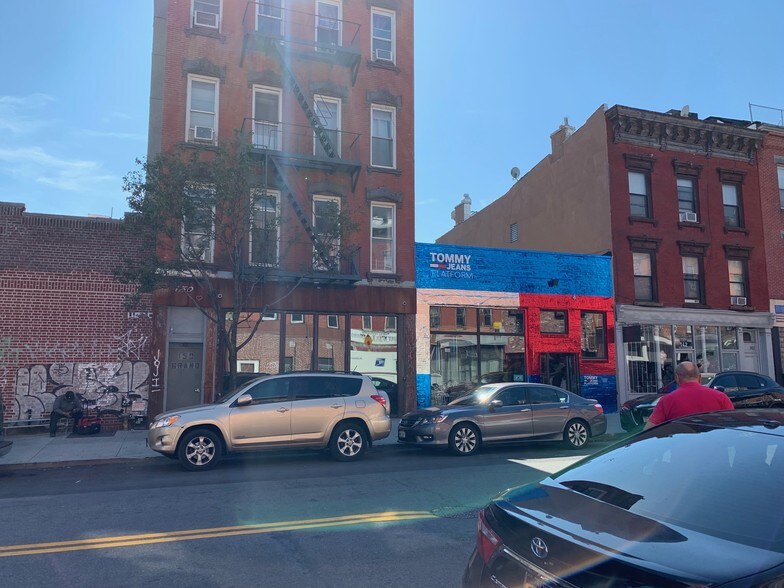 More Photos Of 148 Grand St, Brooklyn Restaurant For Lease