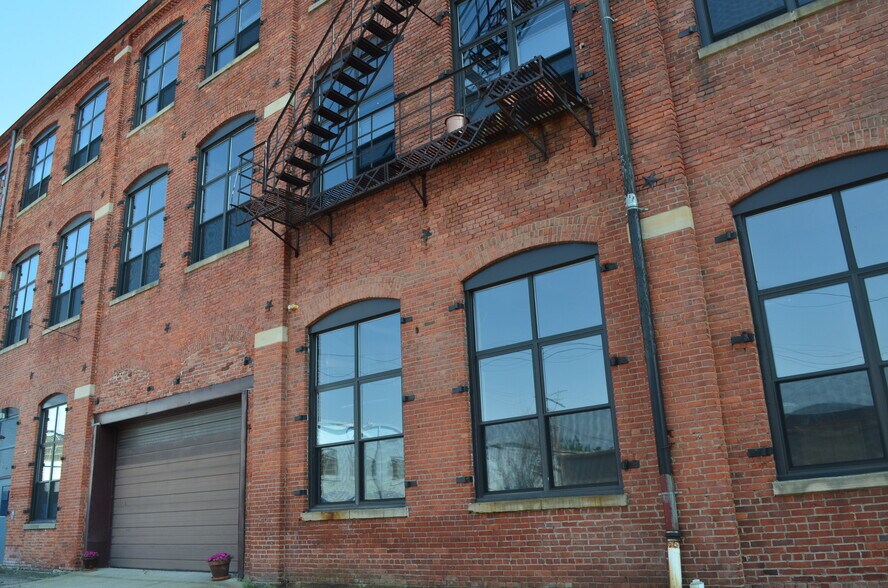 More Photos Of 3143 W 33rd St, Cleveland Loft Creative Space For Lease