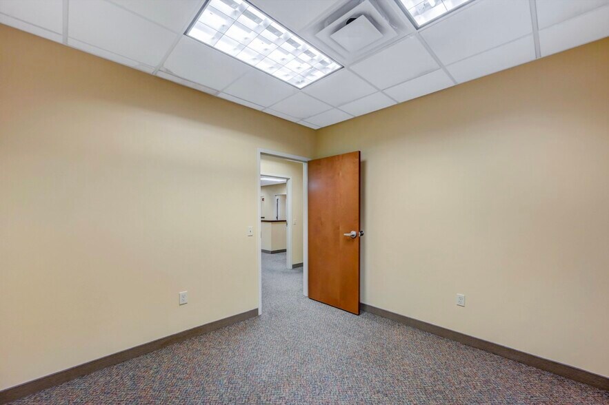 More Photos Of 1110 Clay Ave, Dunmore Medical For Lease