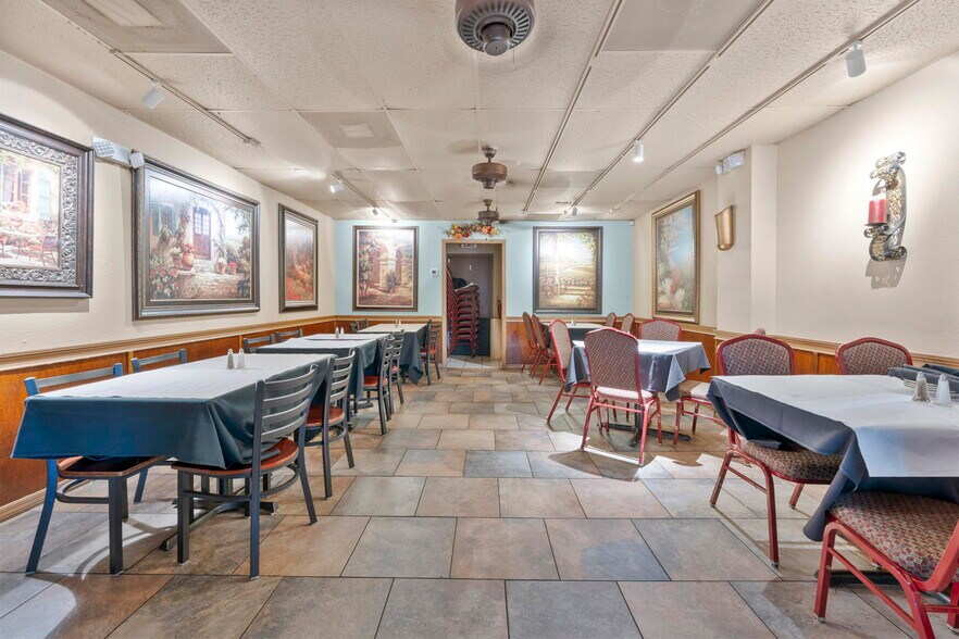 More Photos Of 7390 Shoal Line Blvd, Weeki Wachee Specialty For Sale