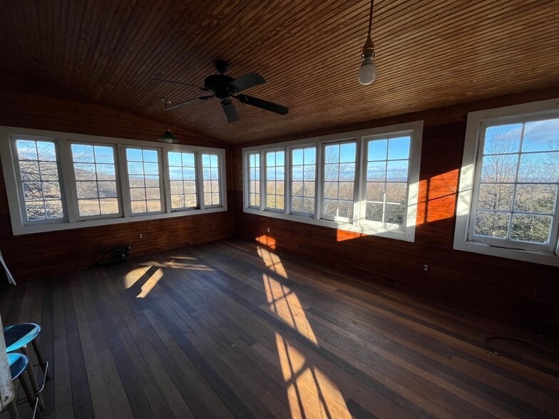 More Photos Of 156 Mount Zion Rd, Marlboro Flex For Sale