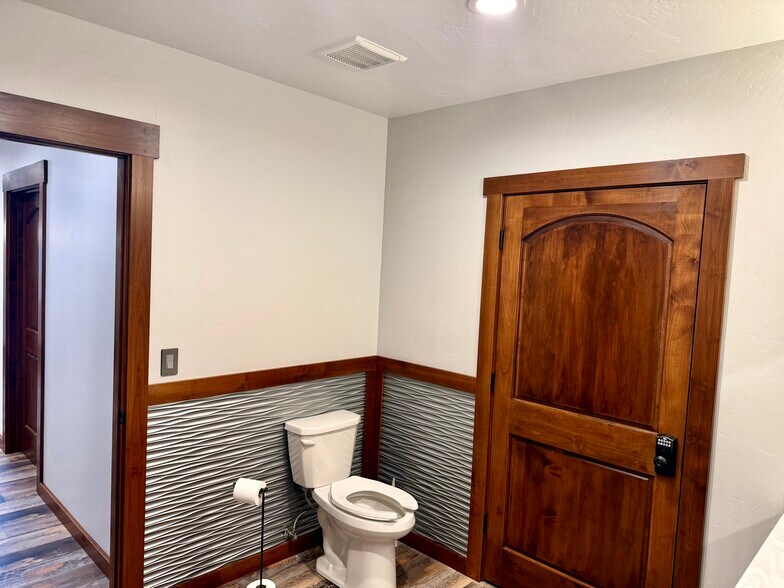 More Photos Of 311 12th St, Chinook Specialty For Sale